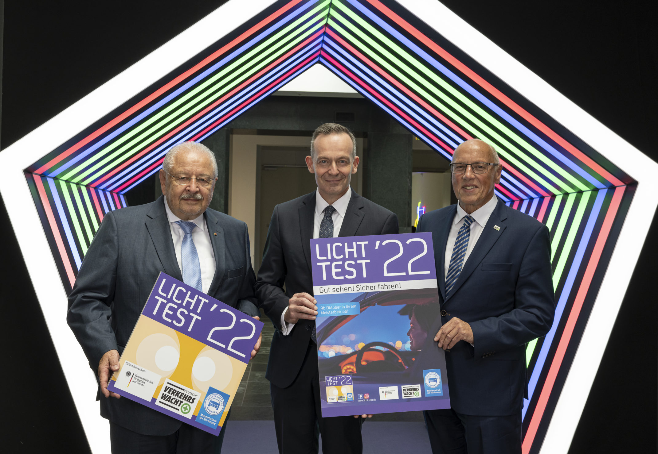 Bundesverkehrsminister Wissing präsentiert Plakette für den Licht-Test ’22